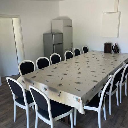 Ferienzimmer Mit Zwei Einzelbetten Und Gemeinschaftkueche Warnow  Esterno foto