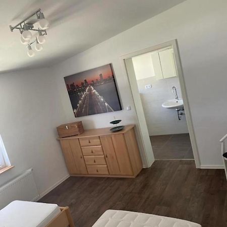 Ferienzimmer Mit Zwei Einzelbetten Und Gemeinschaftkueche Warnow  Esterno foto